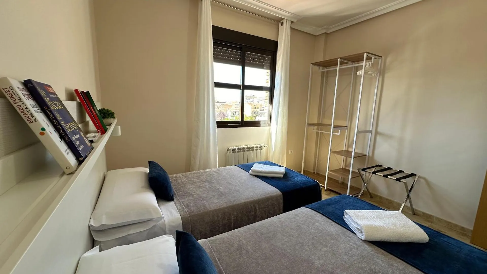 Casa Grande De Tres Plantas Con Parking Gratis Villa Linares  0*, Linares (Jaen) Spain