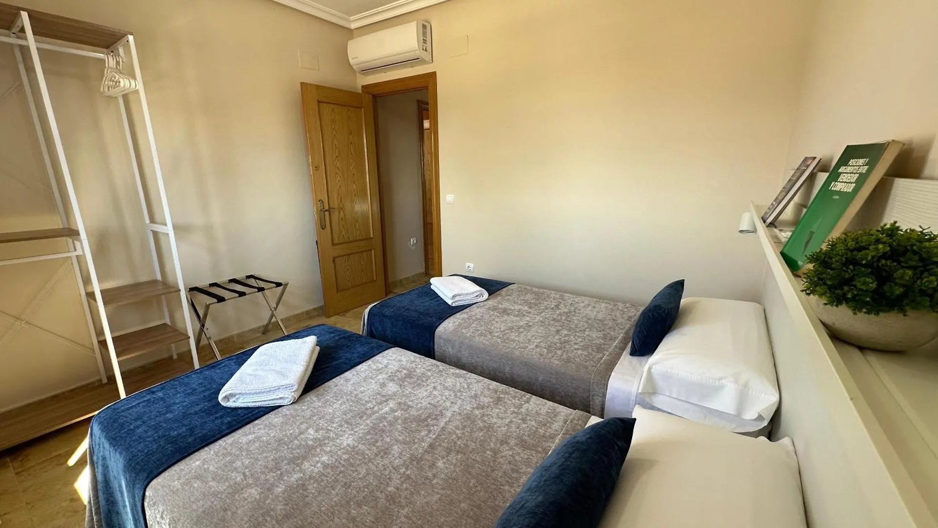 Casa Grande De Tres Plantas Con Parking Gratis Villa Linares  Holiday home Linares (Jaen)