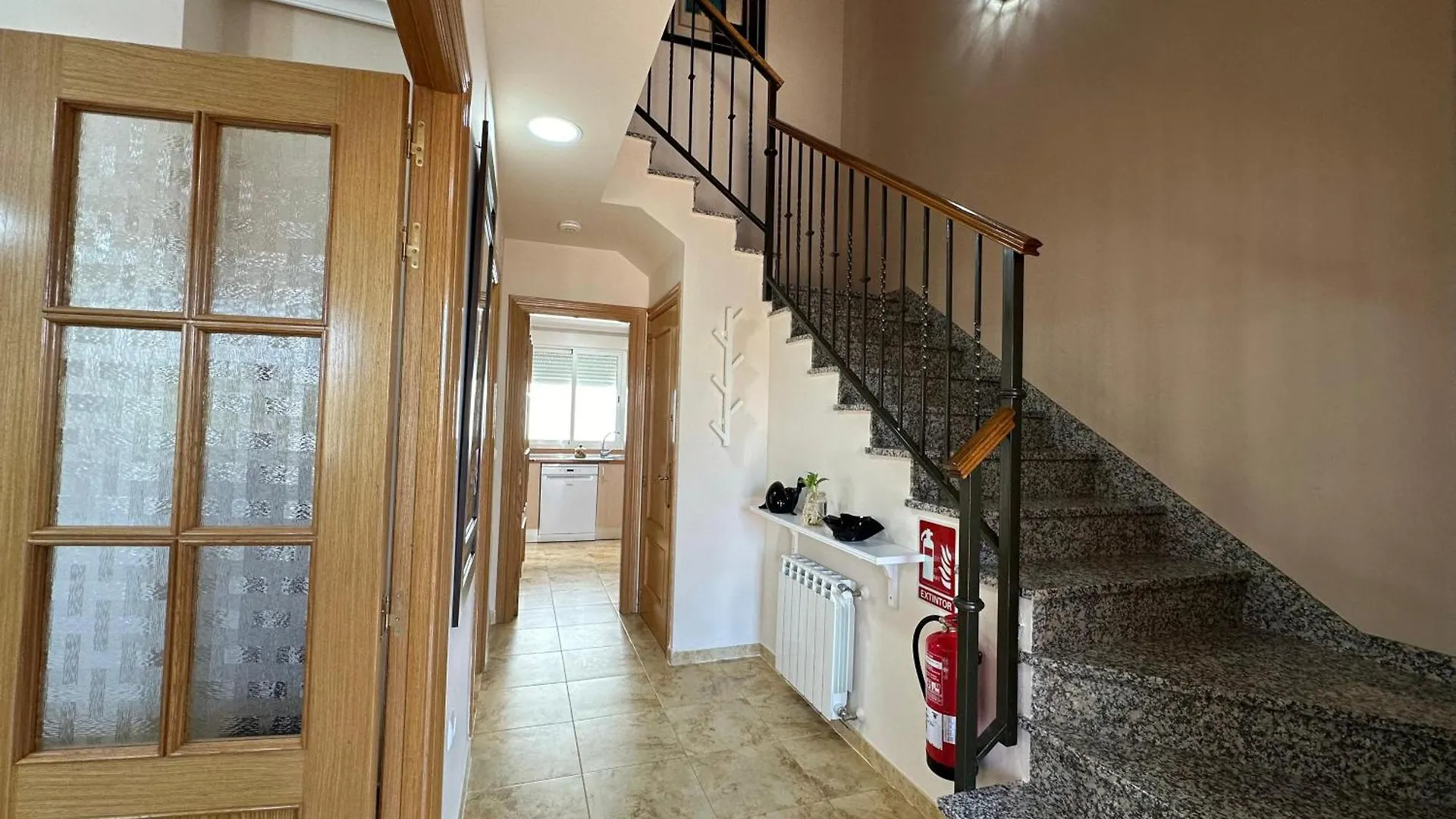 Holiday home Casa Grande De Tres Plantas Con Parking Gratis Villa Linares  Spain
