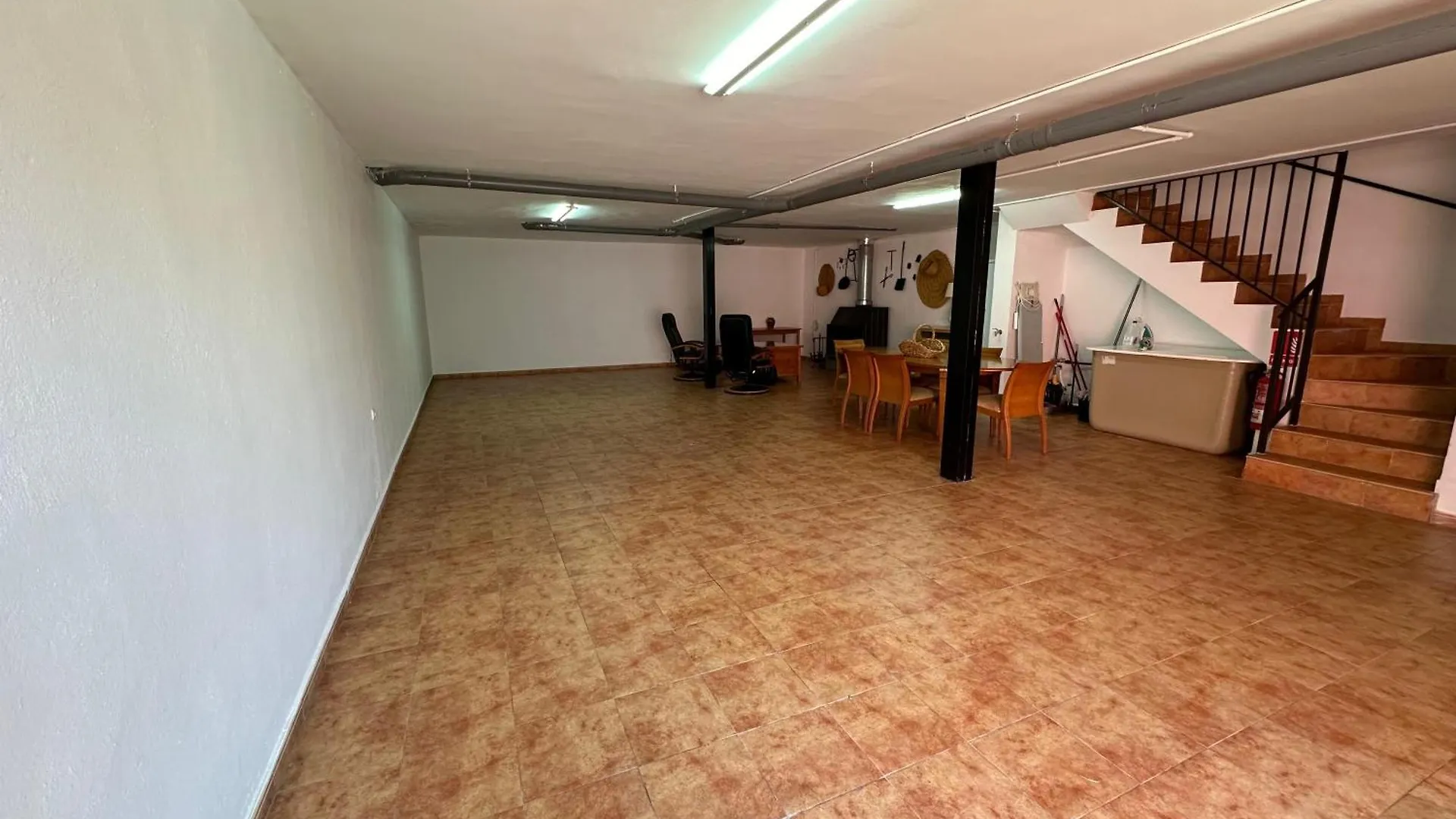 Casa Grande De Tres Plantas Con Parking Gratis Villa Linares  Linares (Jaen)