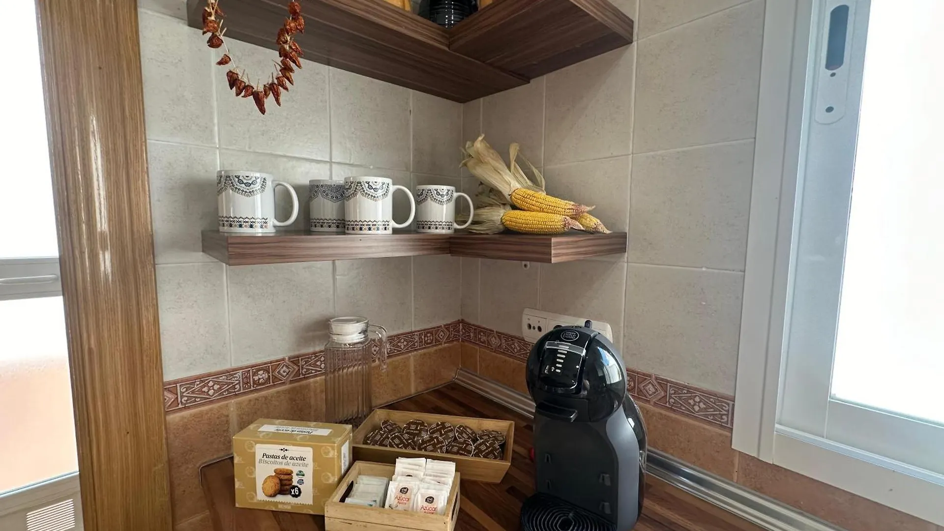 Casa Grande De Tres Plantas Con Parking Gratis Villa Linares