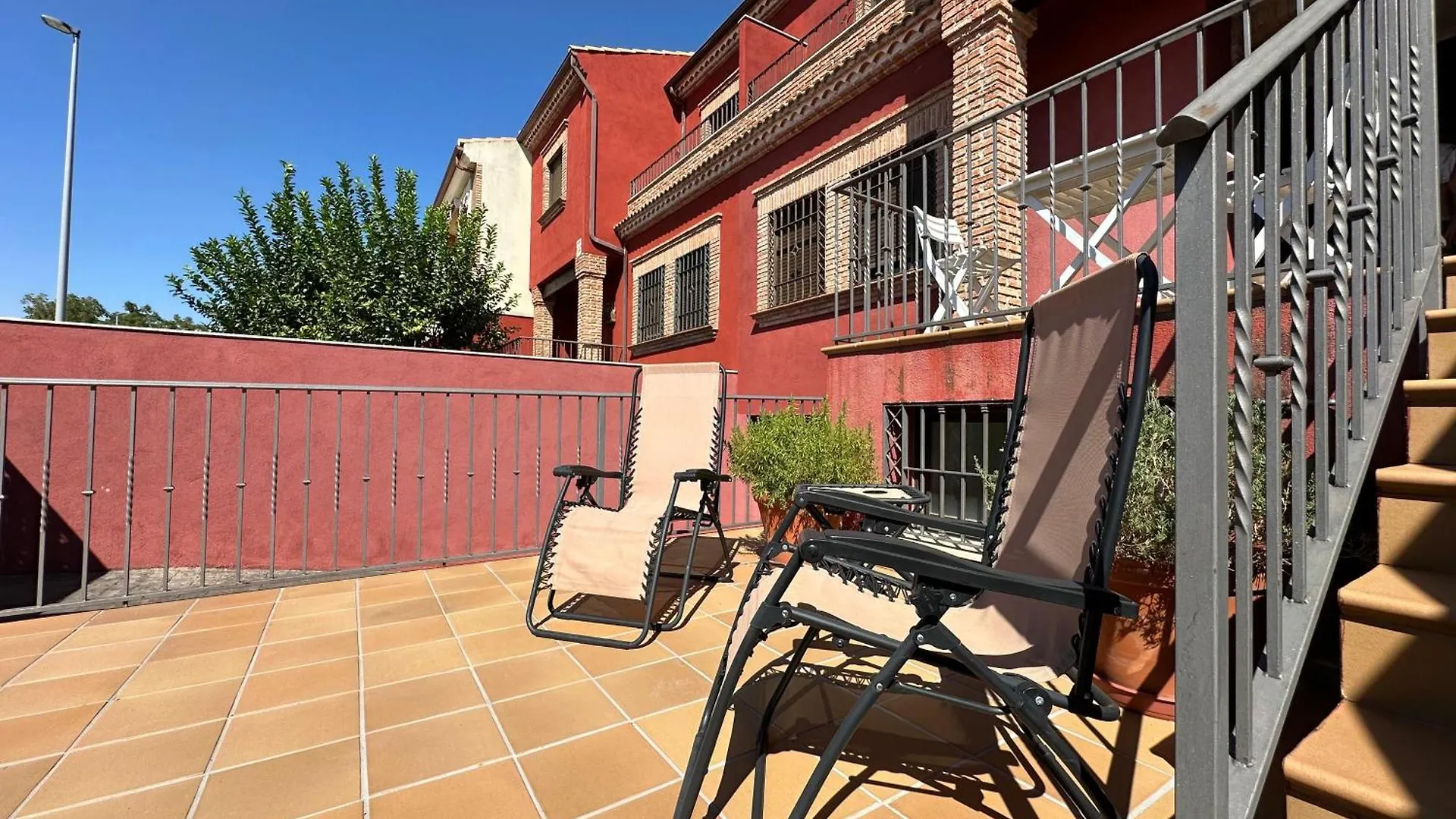 Holiday home Casa Grande De Tres Plantas Con Parking Gratis Villa Linares