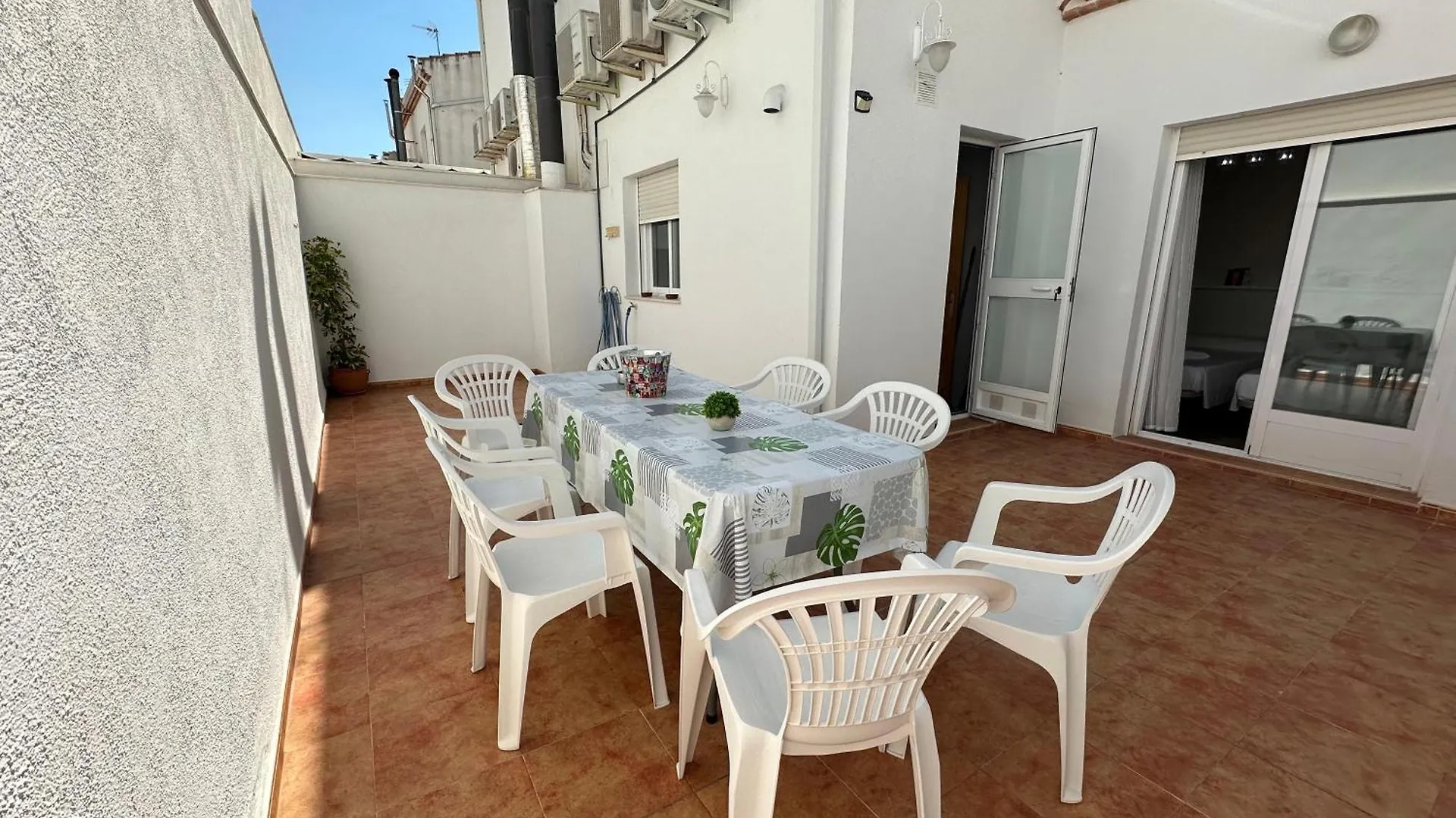 Holiday home Casa Grande De Tres Plantas Con Parking Gratis Villa Linares  Spain