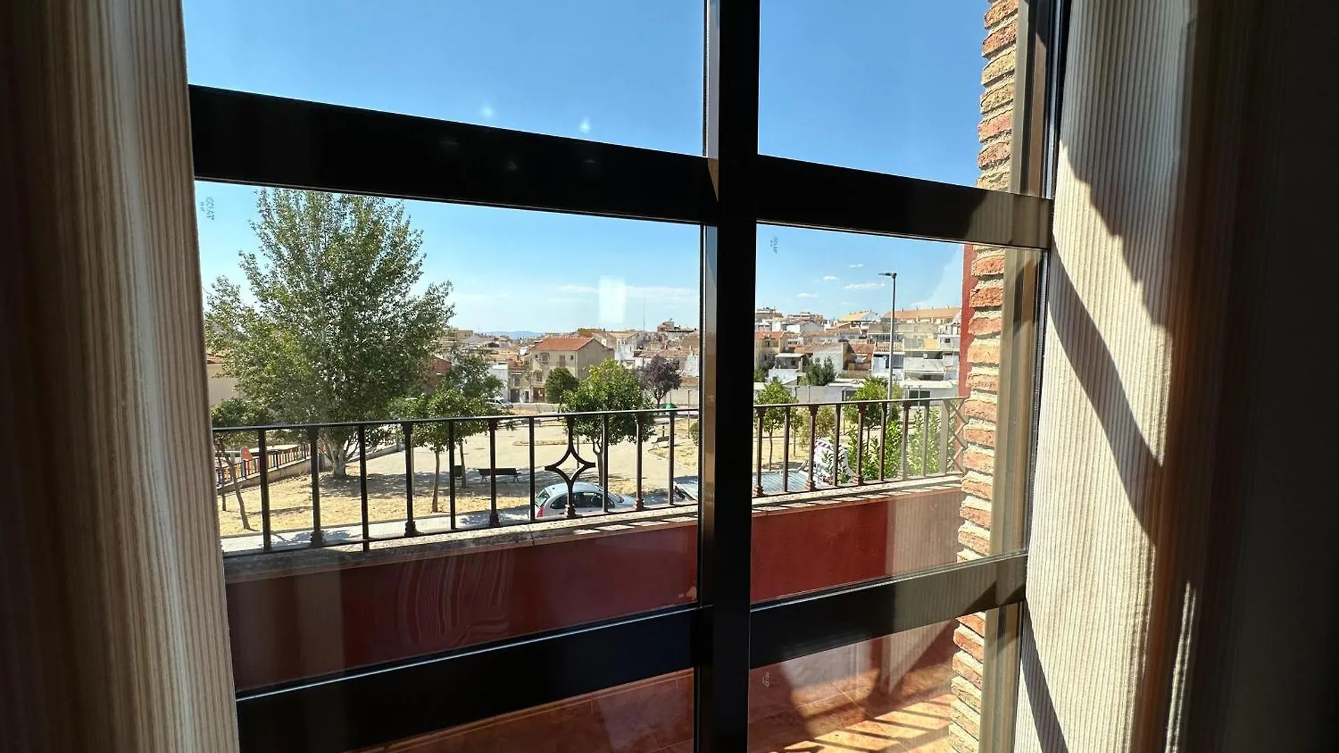 Casa Grande De Tres Plantas Con Parking Gratis Villa Linares  Linares (Jaen)